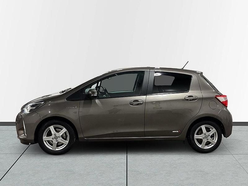 Begagnad Toyota Yaris Hybrid Edition 101 HK (74 kW) 2017 Mörkgrå Halvkombi
