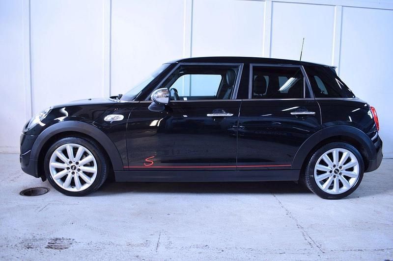 Svart Begagnad 2016 Mini Cooper S Halvkombi | 139 900 kr (Superpris) - Bild 1/4