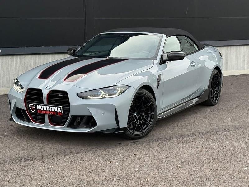 Grå Begagnad 2022 BMW M4 Competition Edition Cab | 929 800 kr (Marknadspris) - Bild 1/4