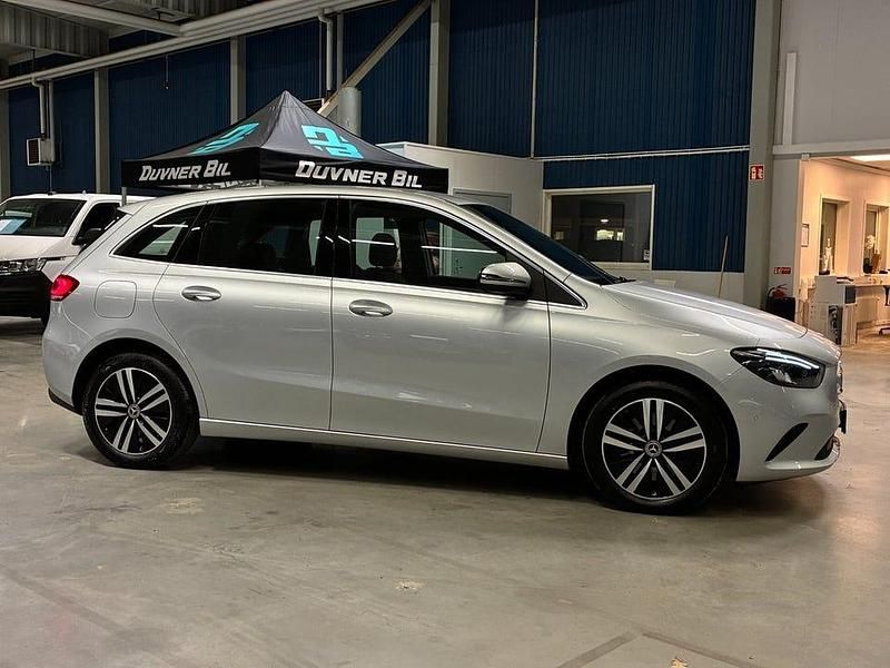 Begagnad Mercedes B250 218 HK (160 kW) 2022 Silver Minibuss