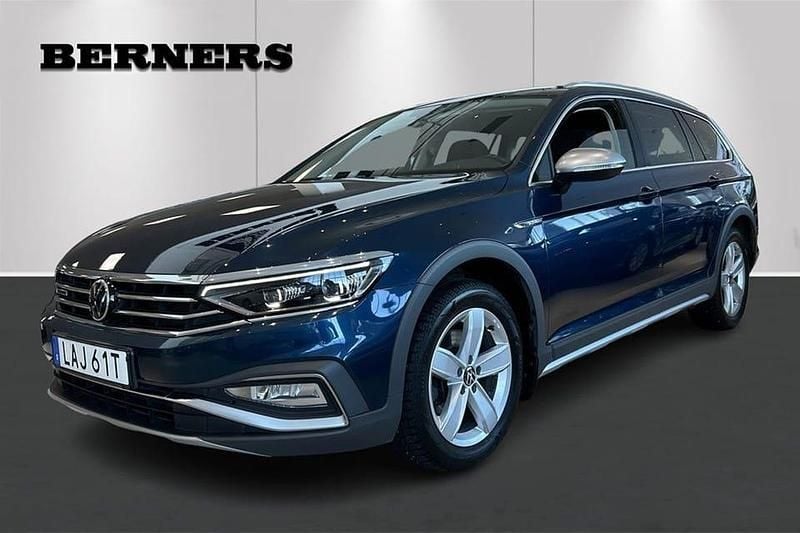 Blå Begagnad 2022 VW Passat Alltrack Kombi | 339 900 kr (Lite dyr) - Bild 1/4