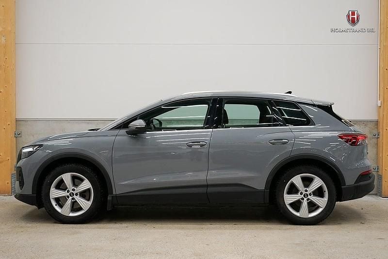 Grå Begagnad 2023 Audi Q4 e-tron Proline SUV | 349 900 kr (Bra pris) - Bild 1/4