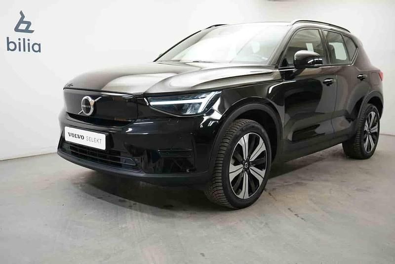 Svart Begagnad 2023 Volvo XC40 Single Motor SUV | 329 900 kr (Bra pris) - Bild 1/1