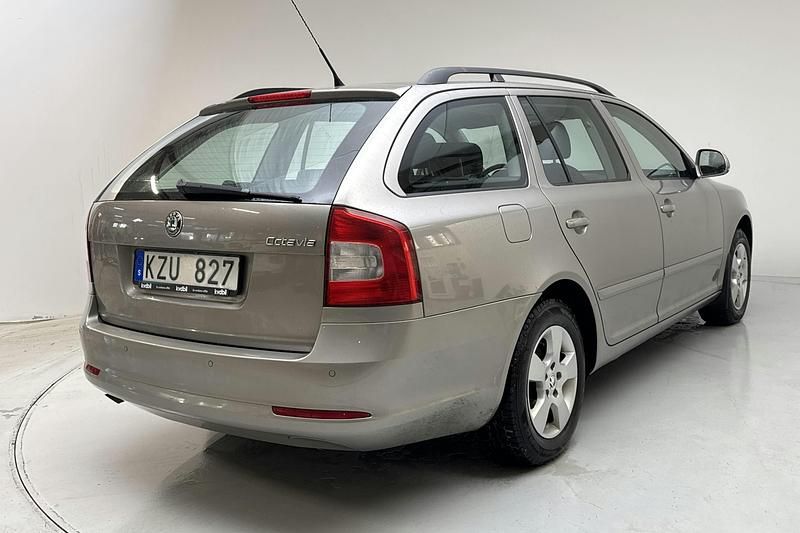 Begagnad Skoda Octavia 105 HK (77 kW) 2011 Ljusbrun Kombi