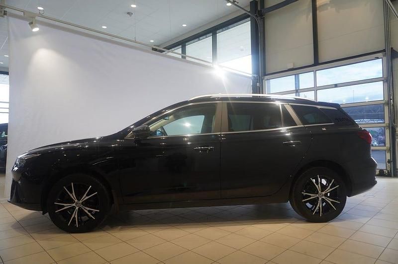 Begagnad MG MG5 EV Luxury 114 kW (156 HK) 2022 Pebble black Kombi