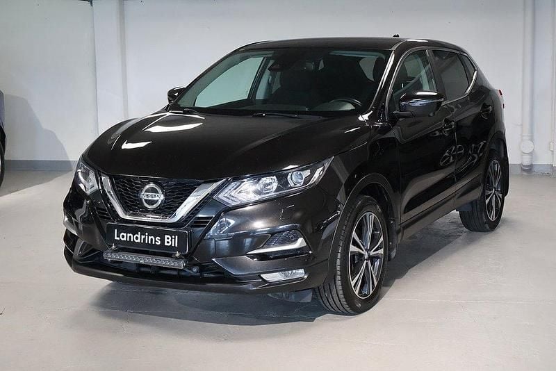 Vit (vit metallic) Begagnad 2018 Nissan Qashqai N-Connecta SUV | 109 500 kr (Superpris) - Bild 1/4