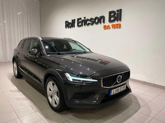 Begagnad 2024 Volvo V60 CC Kombi | 409 500 kr (Superpris) - Bild 1/4