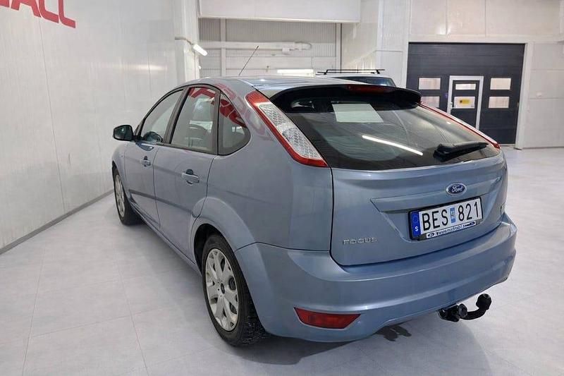Begagnad Ford Focus Trend 125 HK (91 kW) 2008 Grå
