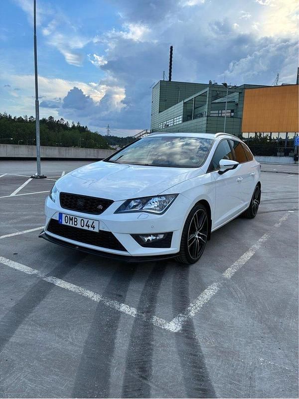 Vit Begagnad 2016 Seat Leon ST FR Kombi | 150 000 kr (Lite dyr) - Bild 1/4
