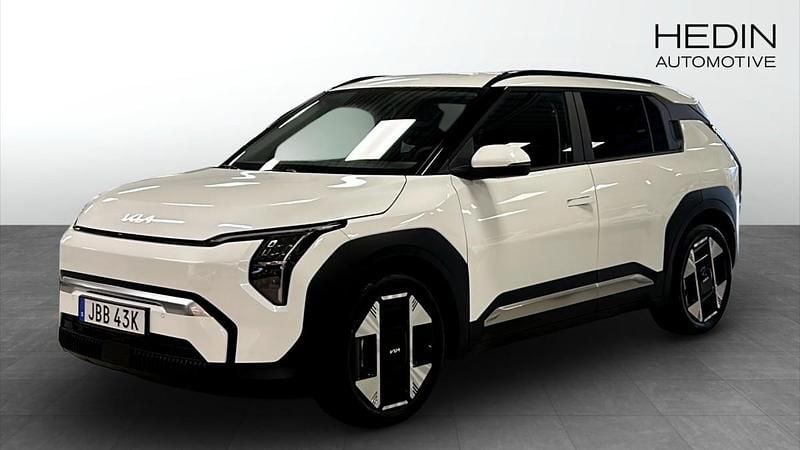 Vit (white) Ny 2024 Kia EV3 Plus SUV | 498 000 kr (Marknadspris) - Bild 1/4