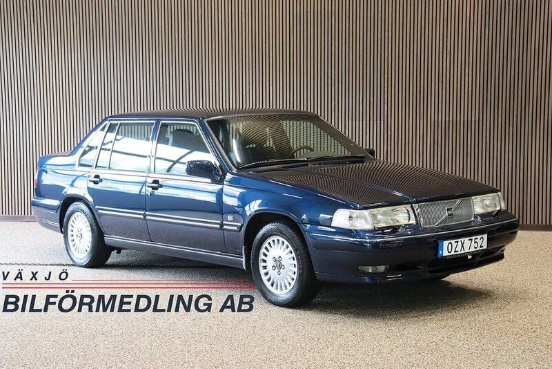 Mörkblå Begagnad 1997 Volvo S90 Sedan | 129 000 kr - Bild 1/4