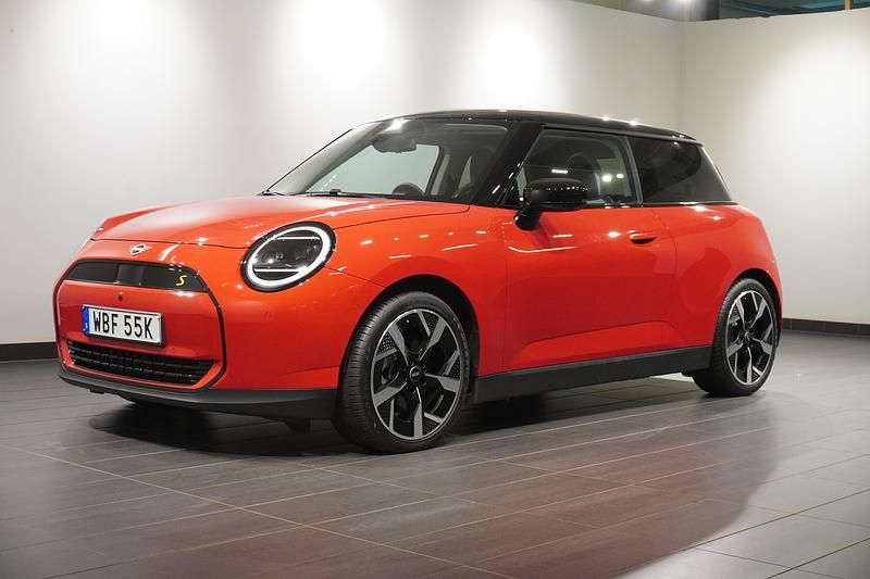 Begagnad Mini Cooper SE 162 kW (221 HK) 2024 Röd Halvkombi