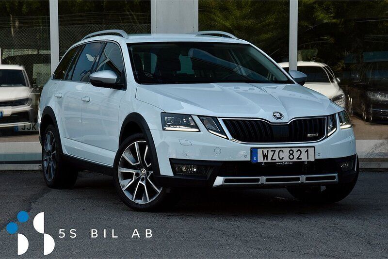 Vit Begagnad 2017 Skoda Octavia Scout Kombi | 229 900 kr (Marknadspris) - Bild 1/4