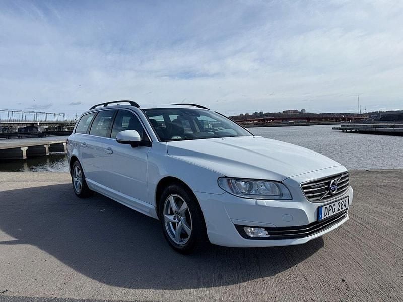 Vit Begagnad 2015 Volvo V70 Momentum Kombi | 79 900 kr (Superpris) - Bild 1/4