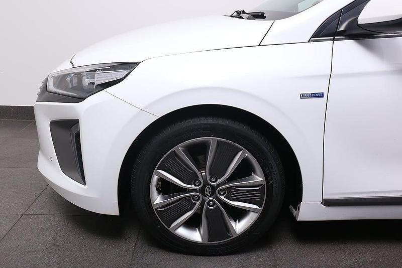 Begagnad Hyundai Ioniq 142 HK (104 kW) 2016 Vit Halvkombi