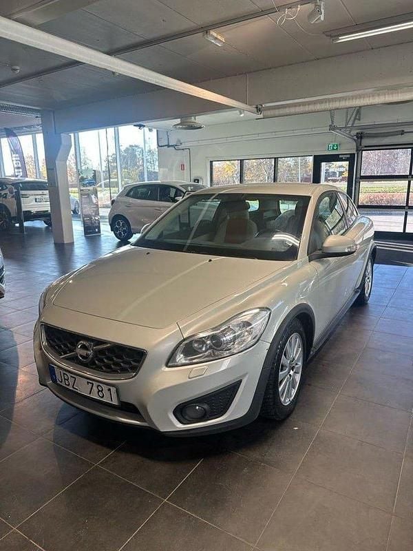 Vit Begagnad 2011 Volvo C30 Momentum Halvkombi | 39 900 kr (Marknadspris) - Bild 1/4