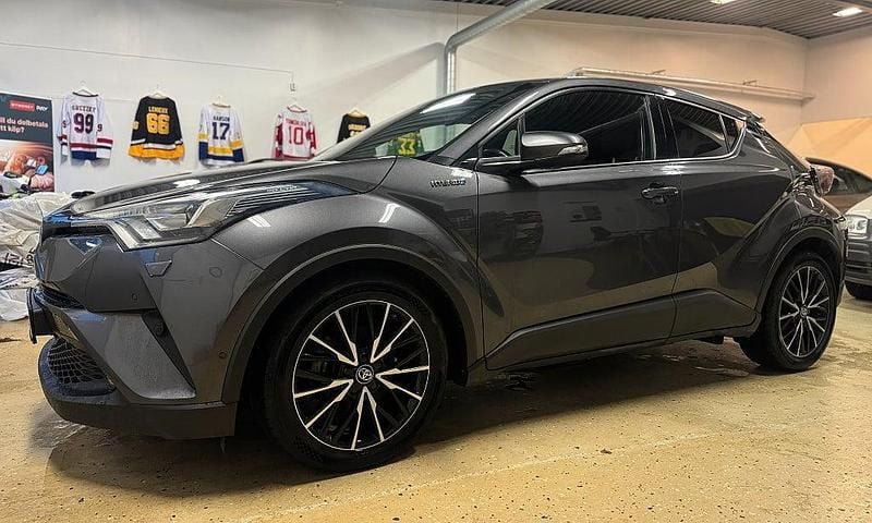 Begagnad Toyota C-HR Executive 122 HK (89 kW) 2018 Mörkgrå SUV