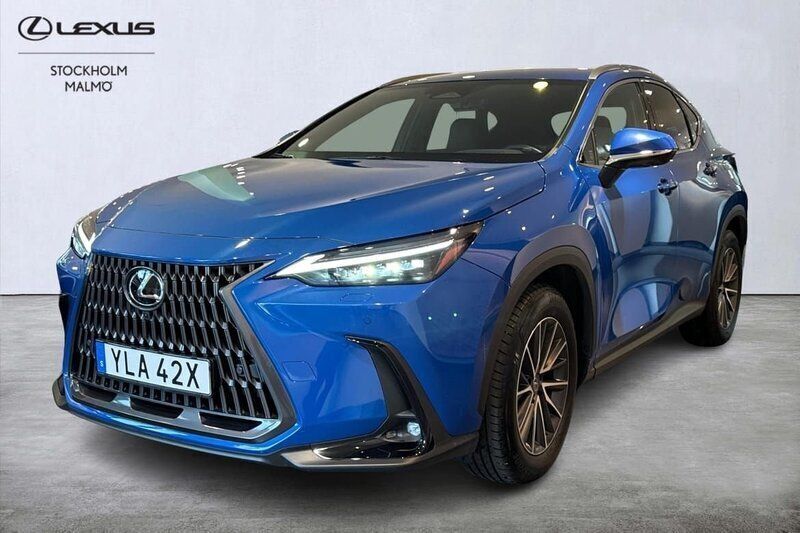Blå Begagnad 2023 Lexus NX450h+ Executive Line SUV | 569 000 kr (Bra pris) - Bild 1/4