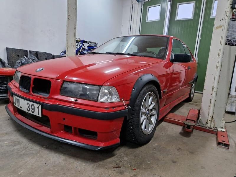 Begagnad 1995 BMW 316 Compact Halvkombi | 27 900 kr - Bild 1/4