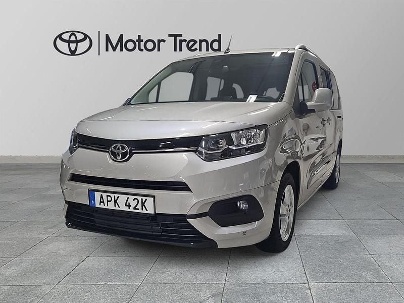Silver Begagnad 2020 Toyota Proace Verso City Kombi | 254 900 kr (Marknadspris) - Bild 1/4
