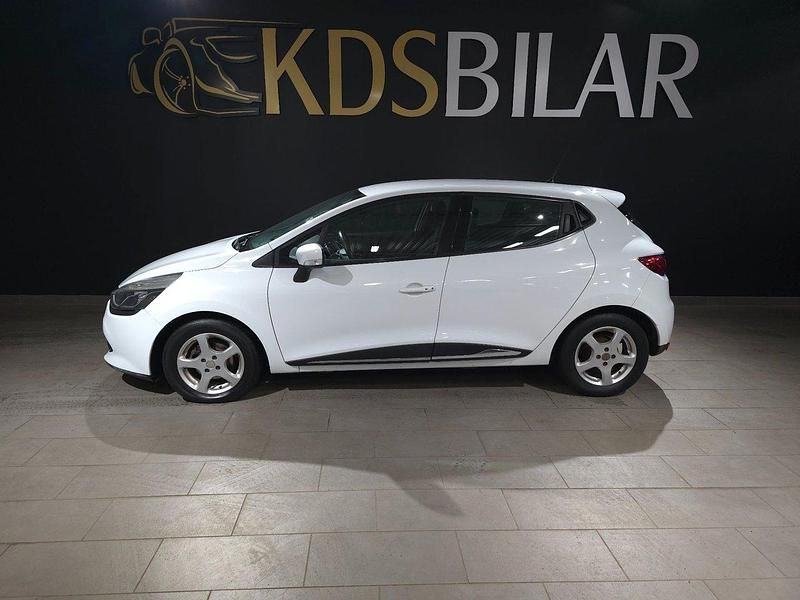 Vit Begagnad 2013 Renault Clio IV Dynamique Halvkombi | 65 000 kr (Marknadspris) - Bild 1/4