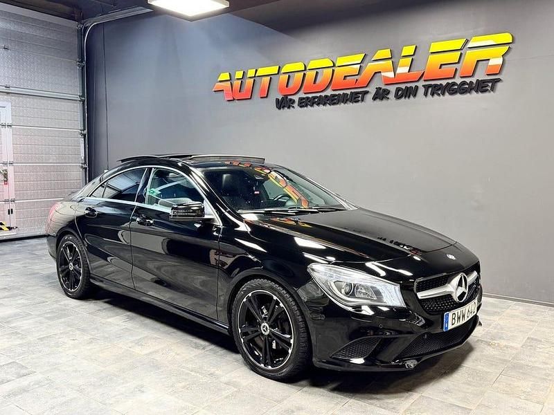 Svart Begagnad 2015 Mercedes CLA200 Sportkupé | 174 900 kr (Lite dyr) - Bild 1/4