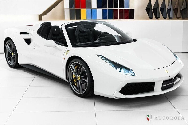 Vit Begagnad 2016 Ferrari 488 Cab | 2 995 000 kr - Bild 1/4