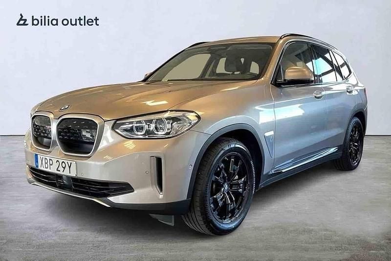 Silver Begagnad 2021 BMW iX3 SUV | 419 900 kr (Marknadspris) - Bild 1/1