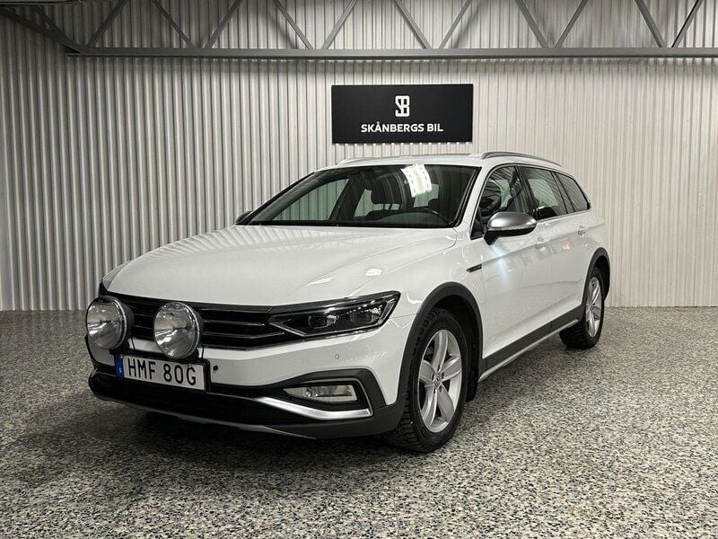Vit Begagnad 2020 VW Passat Alltrack Kombi | 279 900 kr (Marknadspris) - Bild 1/4