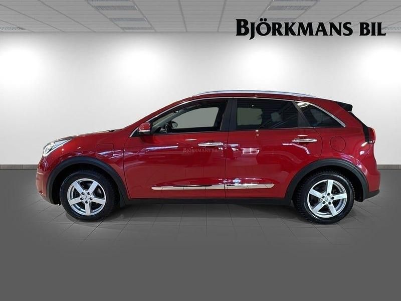 Begagnad Kia Niro 105 HK (77 kW) 2018 Röd SUV