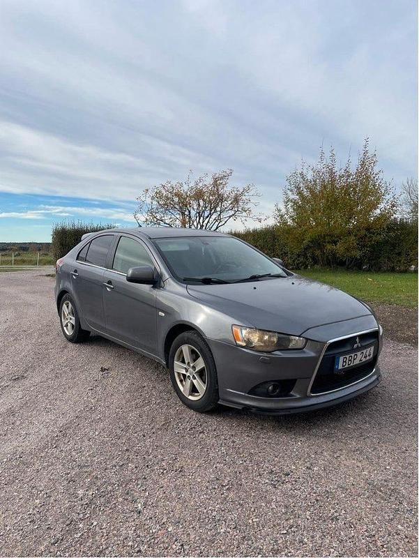 Begagnad 2010 Mitsubishi Lancer Sportback Halvkombi | 32 000 kr (Marknadspris) - Bild 1/1
