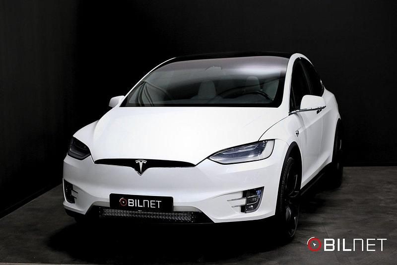 Vit Begagnad 2019 Tesla Model X SUV | 419 900 kr (Lite dyr) - Bild 1/3