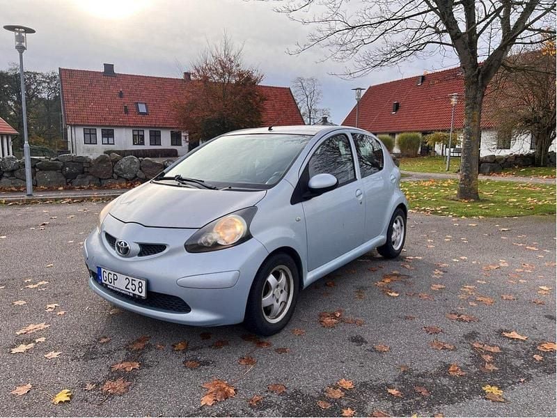 Blå Begagnad 2006 Toyota Aygo Halvkombi | 35 000 kr (Marknadspris) - Bild 1/4