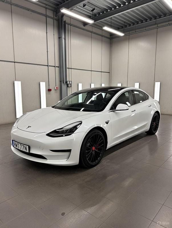 Begagnad 2019 Tesla Model 3 Sedan | 209 000 kr (Marknadspris) - Bild 1/1