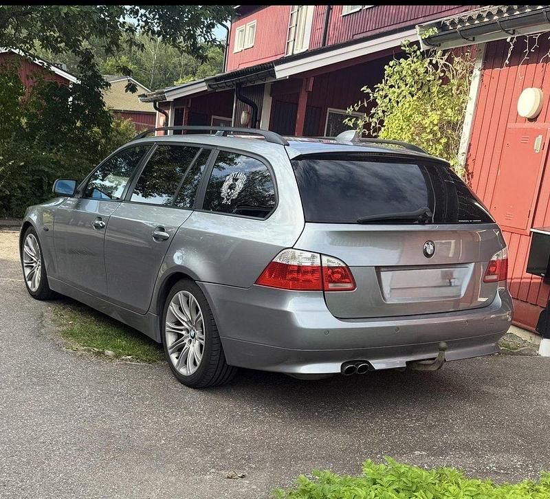 Grå Begagnad 2006 BMW 530 Kombi | 45 000 kr - Bild 1/4