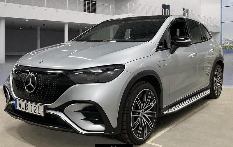 Silver ( hightech silver metallic ) Begagnad 2024 Mercedes EQE350 AMG Line Premium SUV | 799 000 kr (Marknadspris) - Bild 1/4