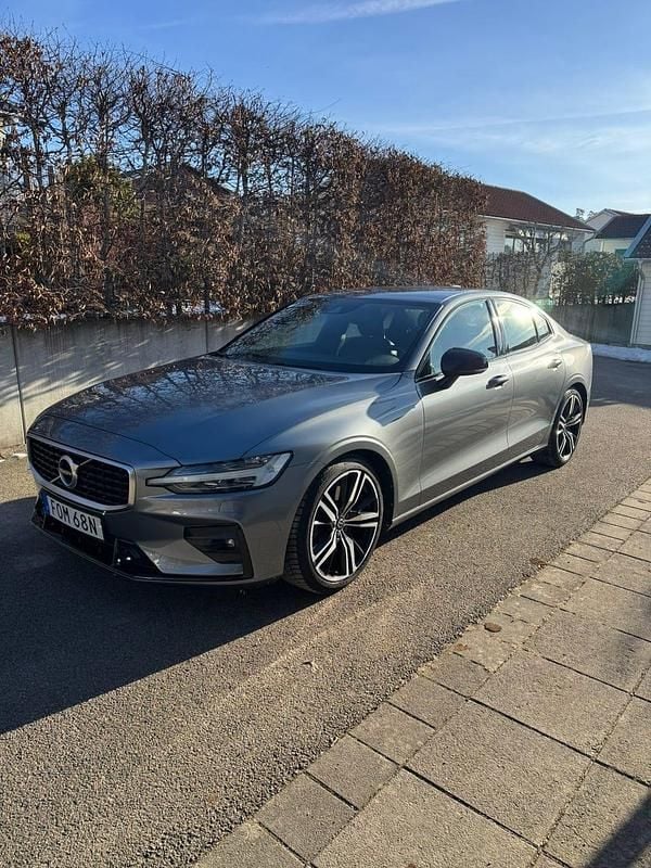 Begagnad 2019 Volvo S60 R-Design Sedan | 245 000 kr (Marknadspris) - Bild 1/4
