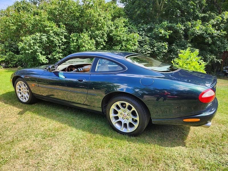 Grön Begagnad 2000 Jaguar XK R Sportkupé | 179 000 kr - Bild 1/4
