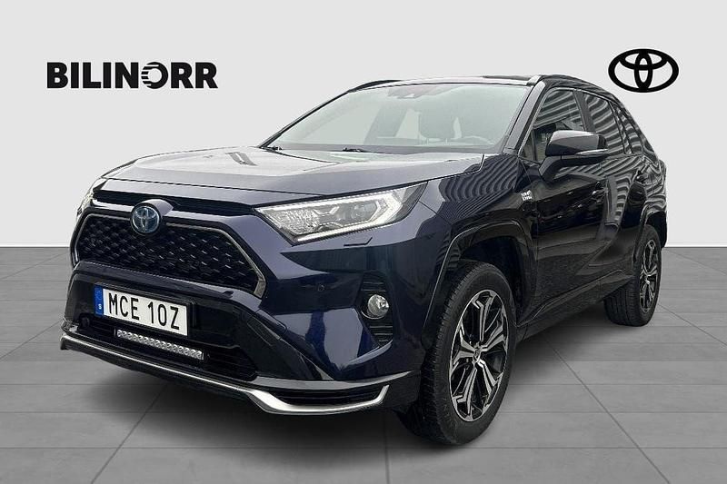 Blå Begagnad 2021 Toyota RAV4 Hybrid Style SUV | 384 900 kr (Marknadspris) - Bild 1/4