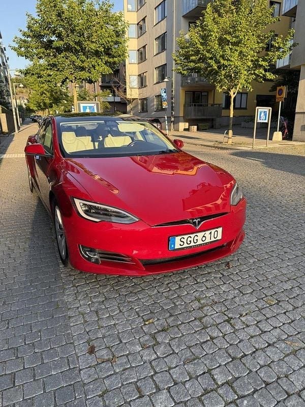 Röd Begagnad 2018 Tesla Model S Sedan | 298 000 kr (Marknadspris) - Bild 1/4