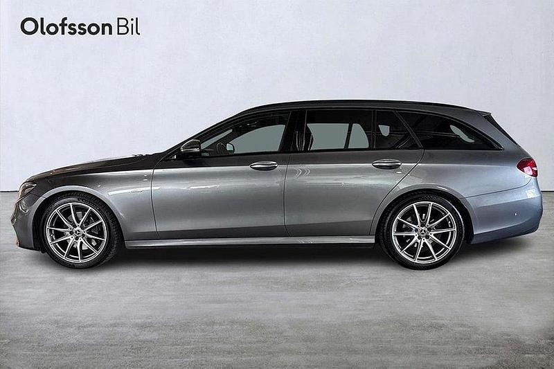 Grå Begagnad 2020 Mercedes E200 Kombi | 299 900 kr (Dyr) - Bild 1/4