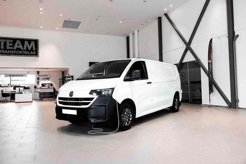 Vit (clear white) Begagnad 2025 VW T6.1 Van | 499 900 kr (Superpris) - Bild 1/4