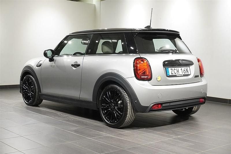 Begagnad Mini Cooper 135 kW (184 HK) 2023 Grå Halvkombi