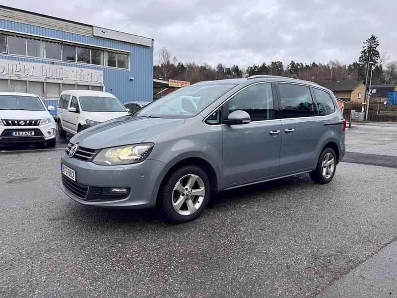 Begagnad VW Sharan 140 HK (102 kW) 2014 Grå Minibuss