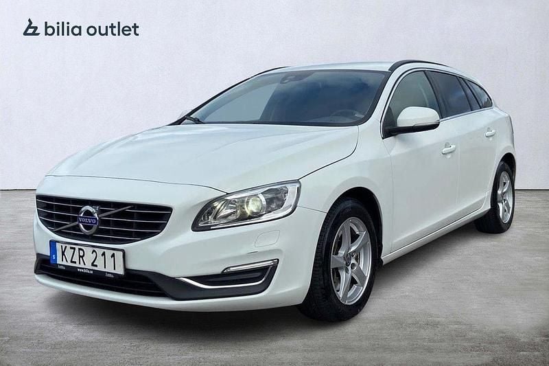 Vit Begagnad 2015 Volvo V60 Momentum Kombi | 169 900 kr (Marknadspris) - Bild 1/3