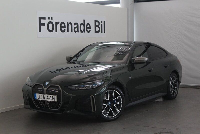 Grön Begagnad 2023 BMW i4 Comfort Edition Sedan | 589 000 kr (Marknadspris) - Bild 1/4
