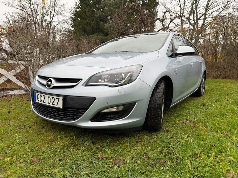 Grå Begagnad 2014 Opel Astra Kombi | 42 500 kr (Marknadspris) - Bild 1/4