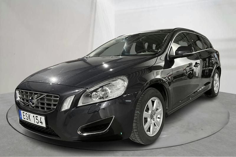 Mörkgrå Begagnad 2013 Volvo V60 Momentum Kombi | 126 000 kr (Bra pris) - Bild 1/4