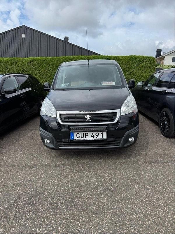Svart Begagnad 2015 Peugeot Partner Minibuss | 80 000 kr (Marknadspris) - Bild 1/4