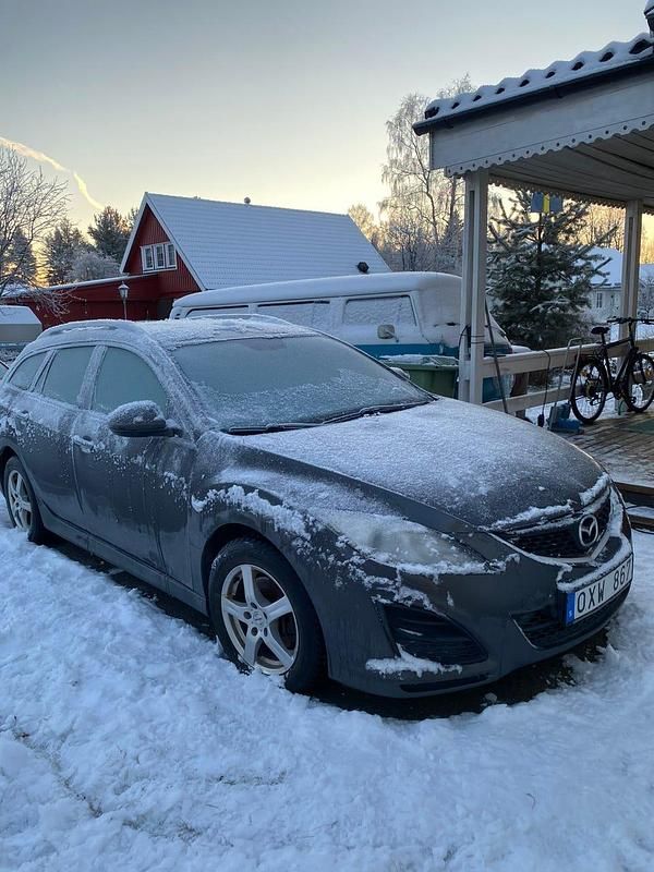 Gråmetallic Begagnad 2011 Mazda 6 Kombi | 75 000 kr (Lite dyr) - Bild 1/4